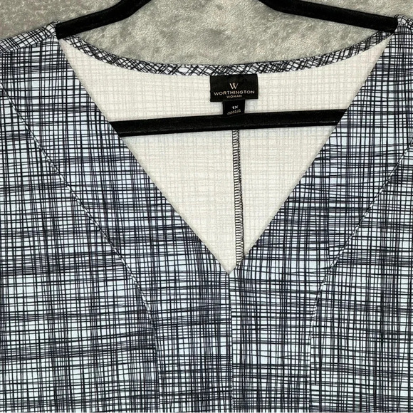 Worthington 1X Shirt Top Blue Black Plaid Short Sleeve V Neck Stretch Knit. - Picture 3 of 6